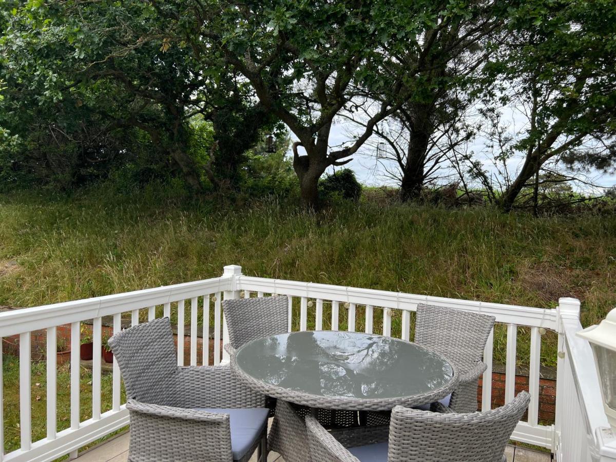 Jungle Lodge Lymington Eksteriør bilde