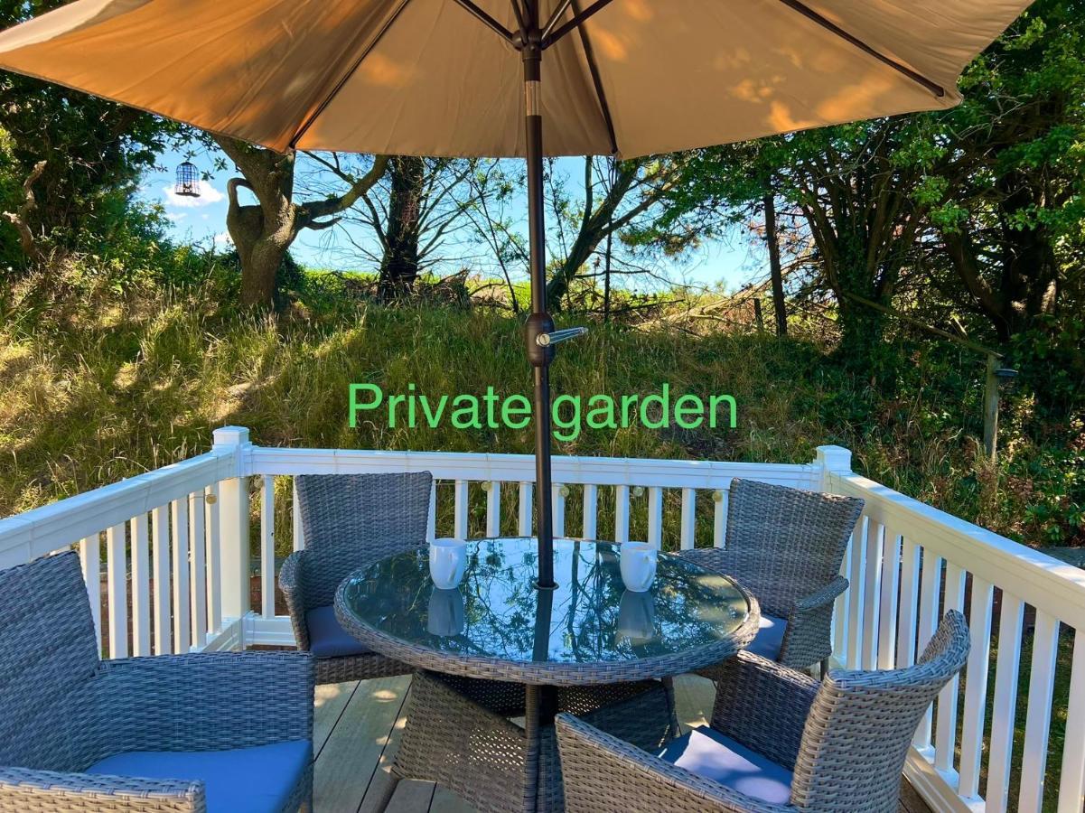 Jungle Lodge Lymington Eksteriør bilde